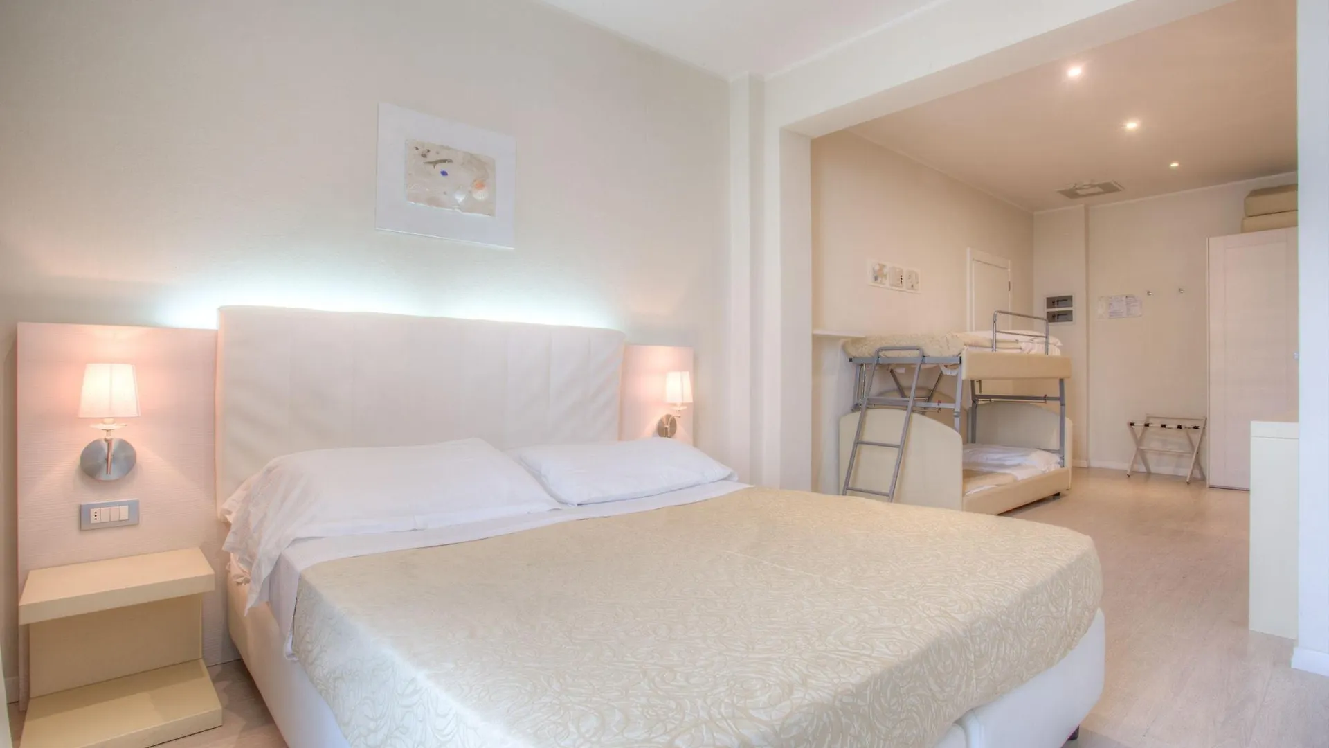 Ferretti Beach Hotel Rimini 4*,  Italia