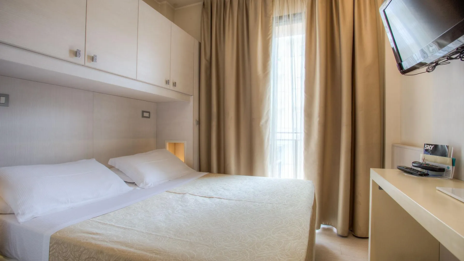 Ferretti Beach Hotel Rimini 4*,